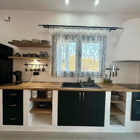 Erinia Luxury Apartment