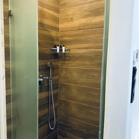 Erinia Luxury Apartment